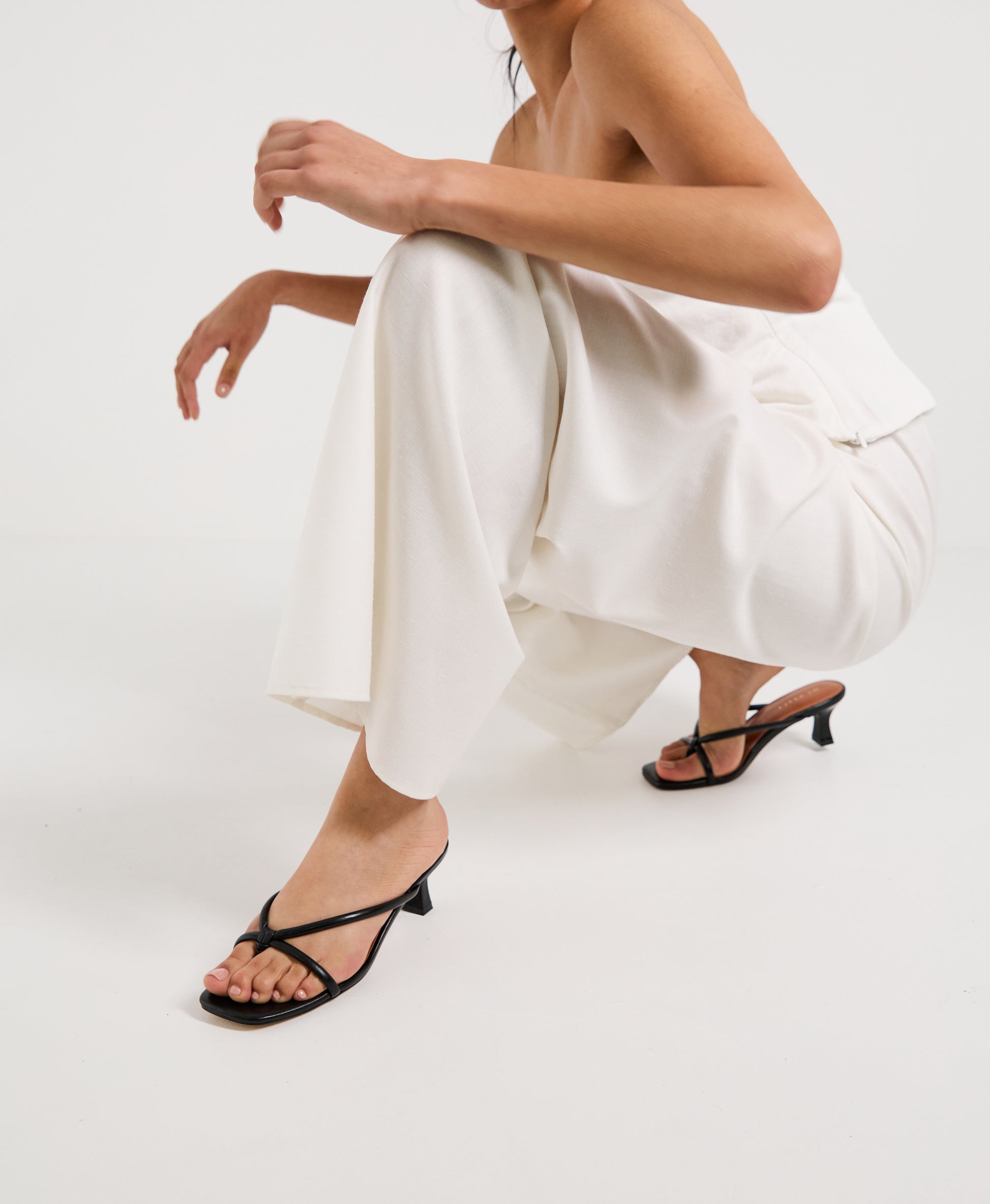 Dot Sandal - Thongs | Womens Shoes - Mi Piaci