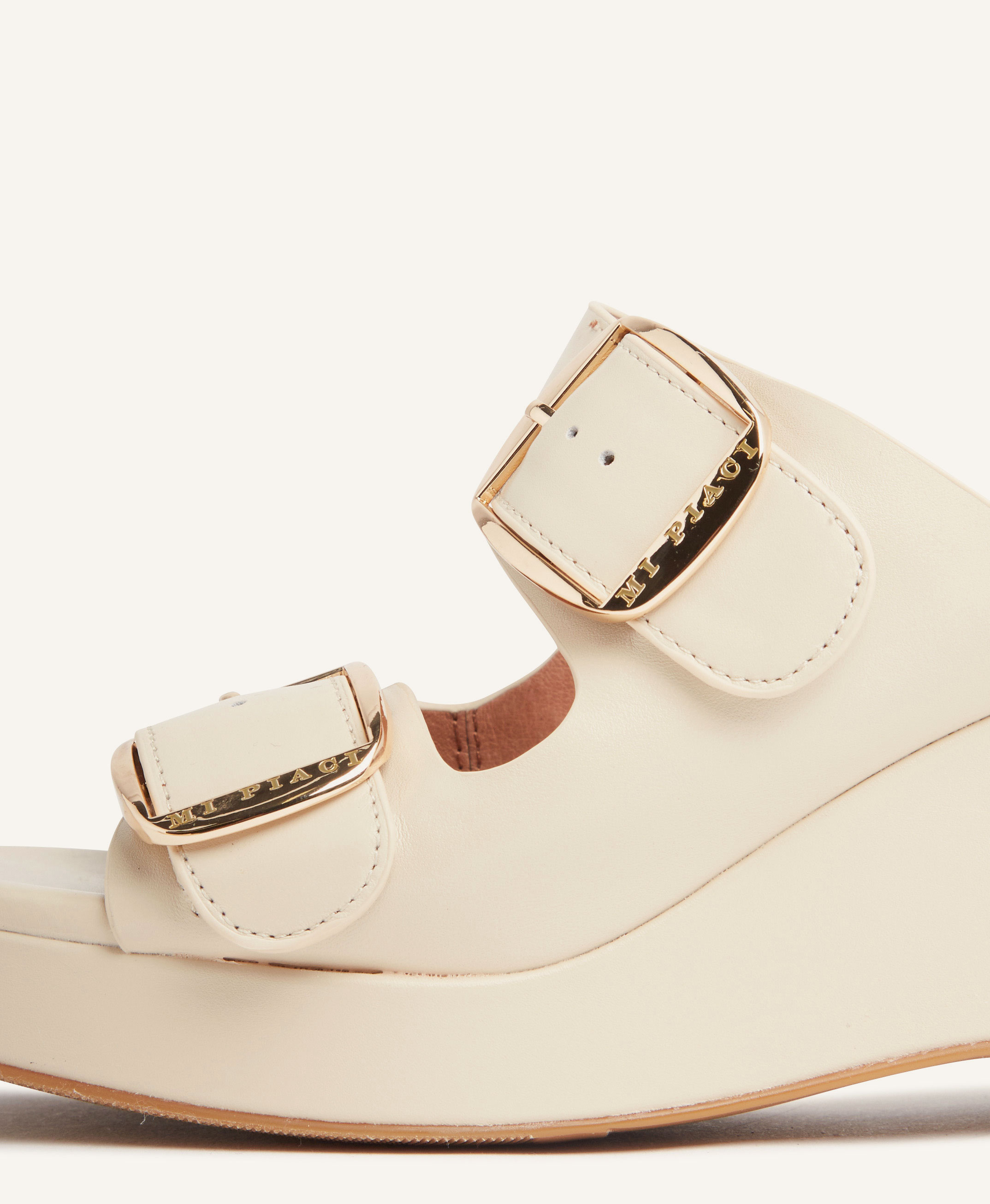 Platform wedge slide store